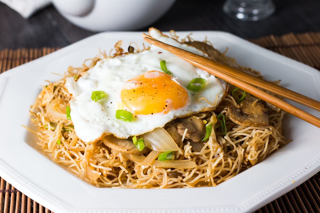 Fried Eggs With Chinese Noodles Erren s Kitchen