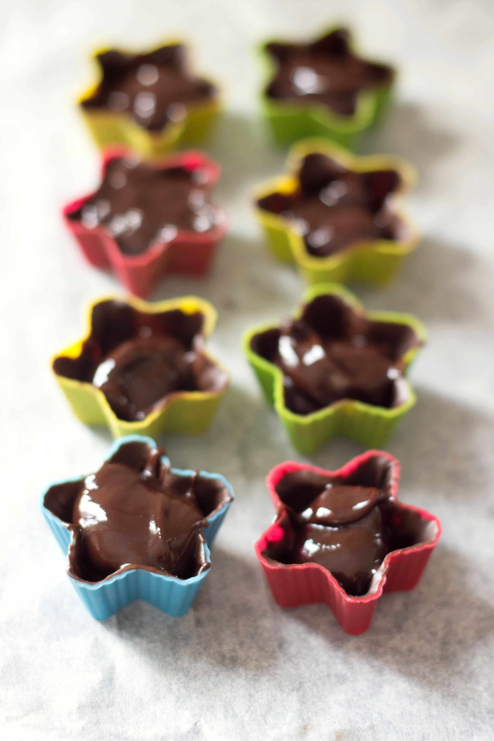 https://www.errenskitchen.com/wp-content/uploads/2014/05/dark-chocolate-truffles3-scaled.jpg