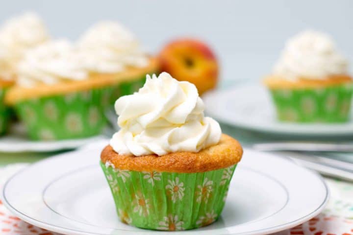 Peaches and Cream Cupcakes - Erren's Kitchen