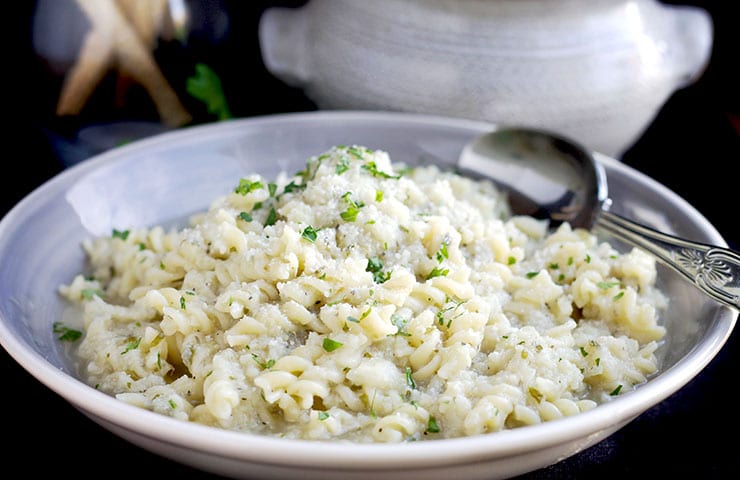 cauliflower pasta in a bowl.