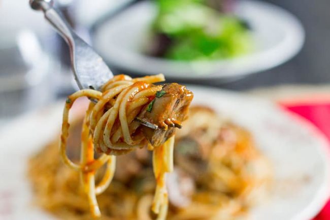 Spaghetti With Mushroom Tomato Sauce - Erren's Kitchen