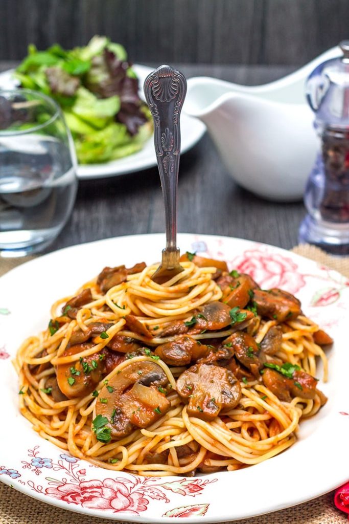 Spaghetti With Mushroom Tomato Sauce - Erren's Kitchen