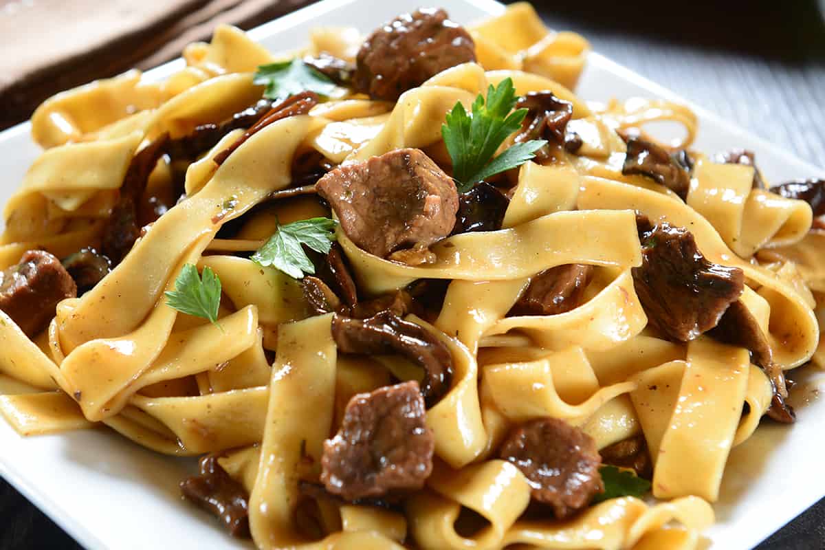 Pasta with mushrooms and beed