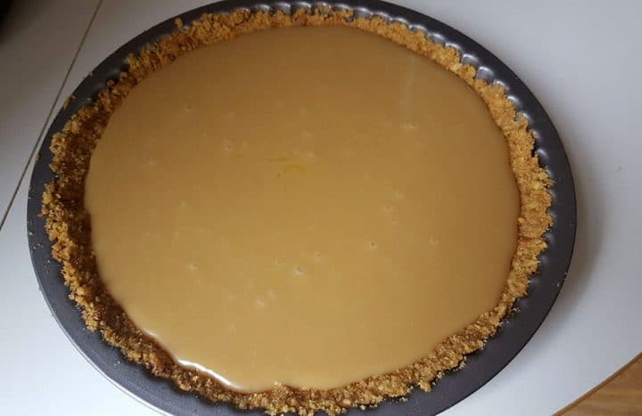 The caramel layer added to the crust layer