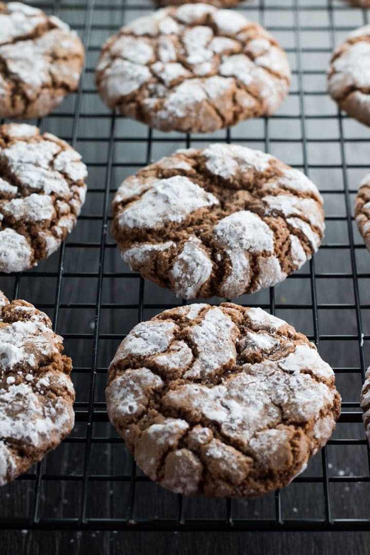 Spiced Ginger Crinkle Cookies - Amazing Gingerbread flavored cookies