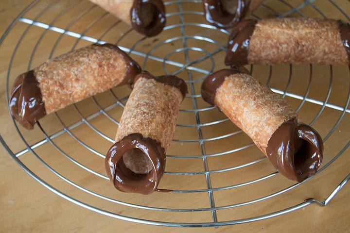 Canooli shells dipped in chocolate missing the bubbly texture