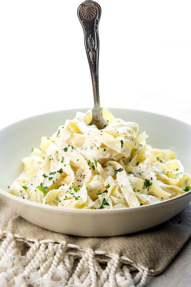 Fettuccine Alfredo - Erren's Kitchen