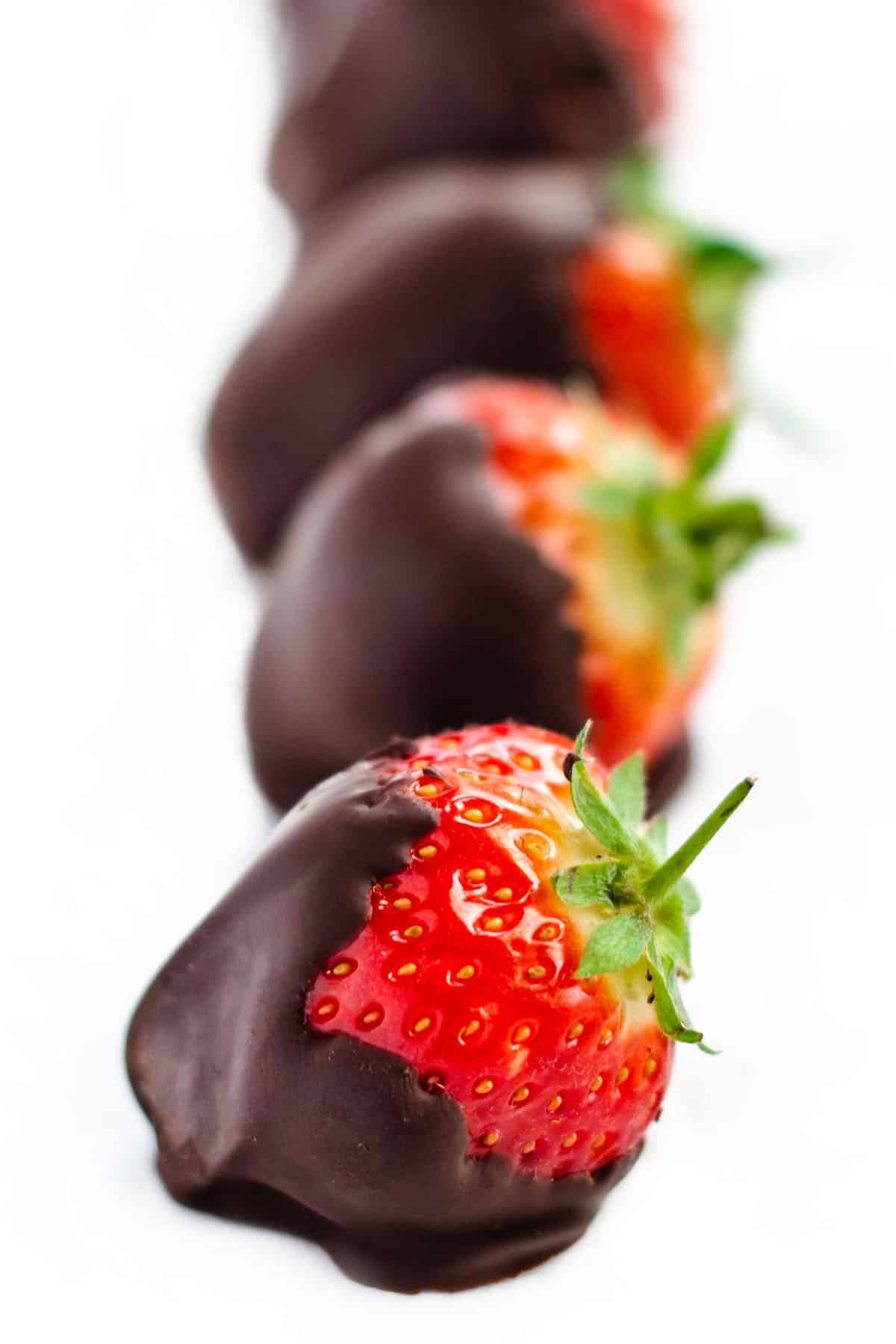 Easy Chocolate Covered Strawberries - Drive Me Hungry