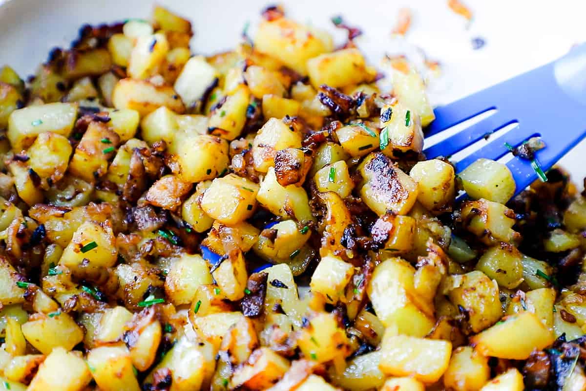 https://www.errenskitchen.com/wp-content/uploads/2022/11/Fried-Potatoes-and-onions-recipe-card.jpg