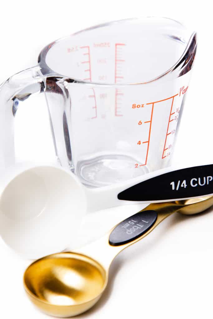 Update International 2-Quart Plastic Measuring Cup