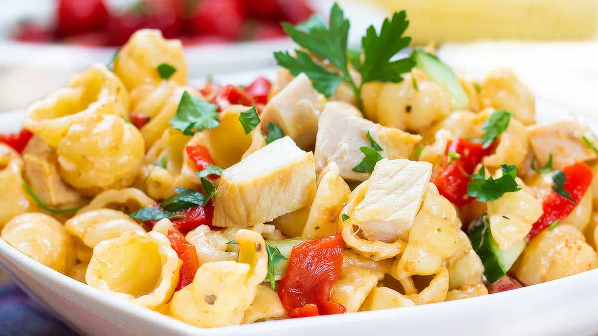 Pasta salad with chicken, peppers and herbs.