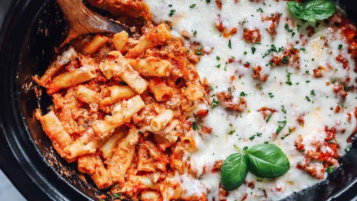 23 Cozy and Delicious Slow Cooker Meals to Try in Your Cockpot